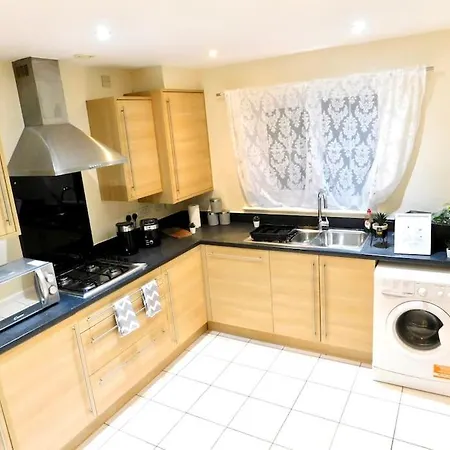 Amila House Manchester, Modern, Spacious, Sleeps 9 With Parking Exterior foto