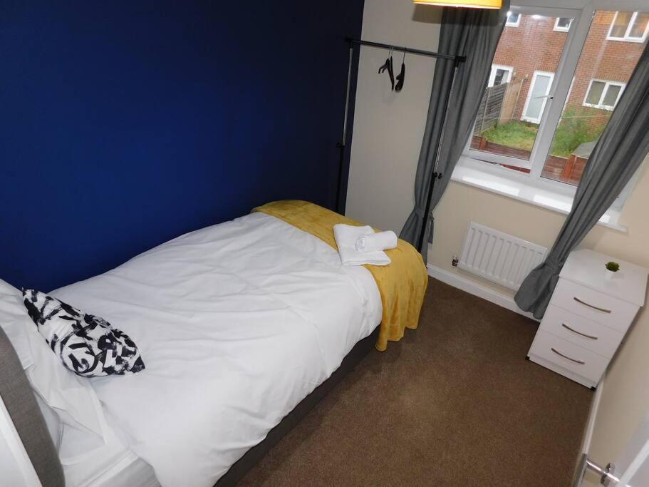 Amila House Manchester, Modern, Spacious, Sleeps 9 With Parking Ferienhaus Manchester