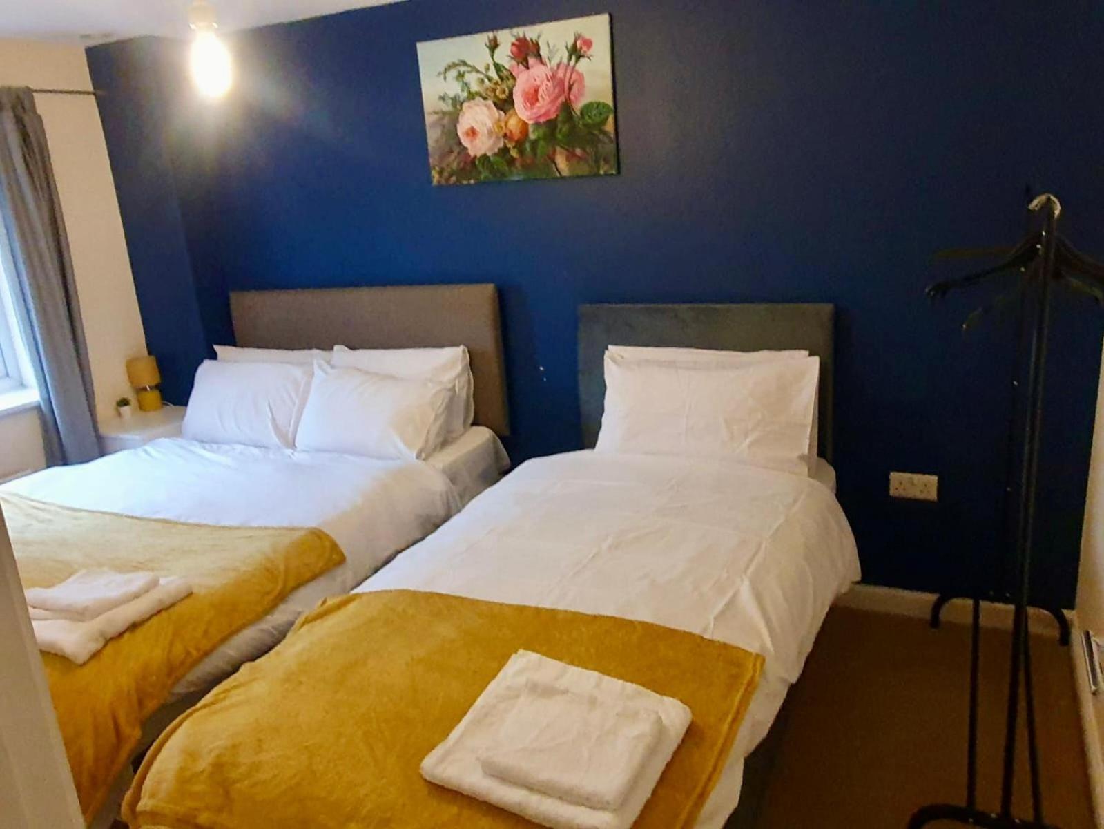 Amila House Manchester, Modern, Spacious, Sleeps 9 With Parking Ferienhaus *