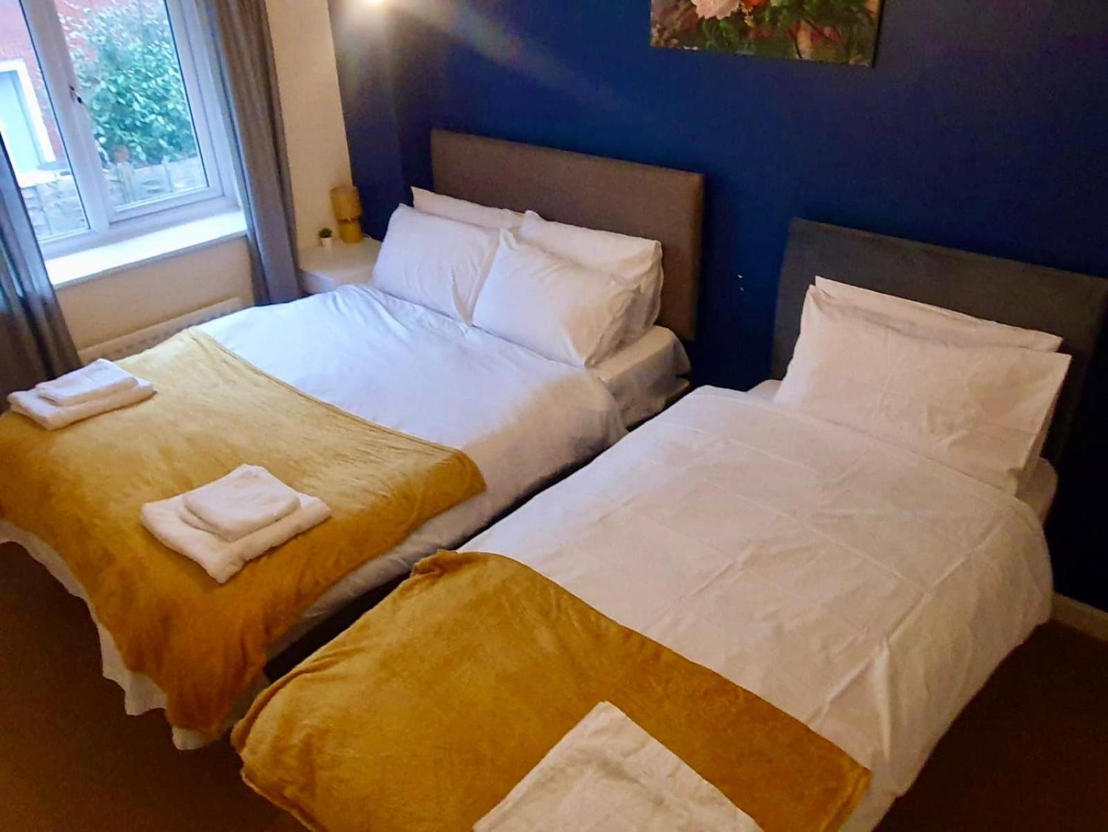 Ferienhaus Amila House Manchester, Modern, Spacious, Sleeps 9 With Parking Manchester