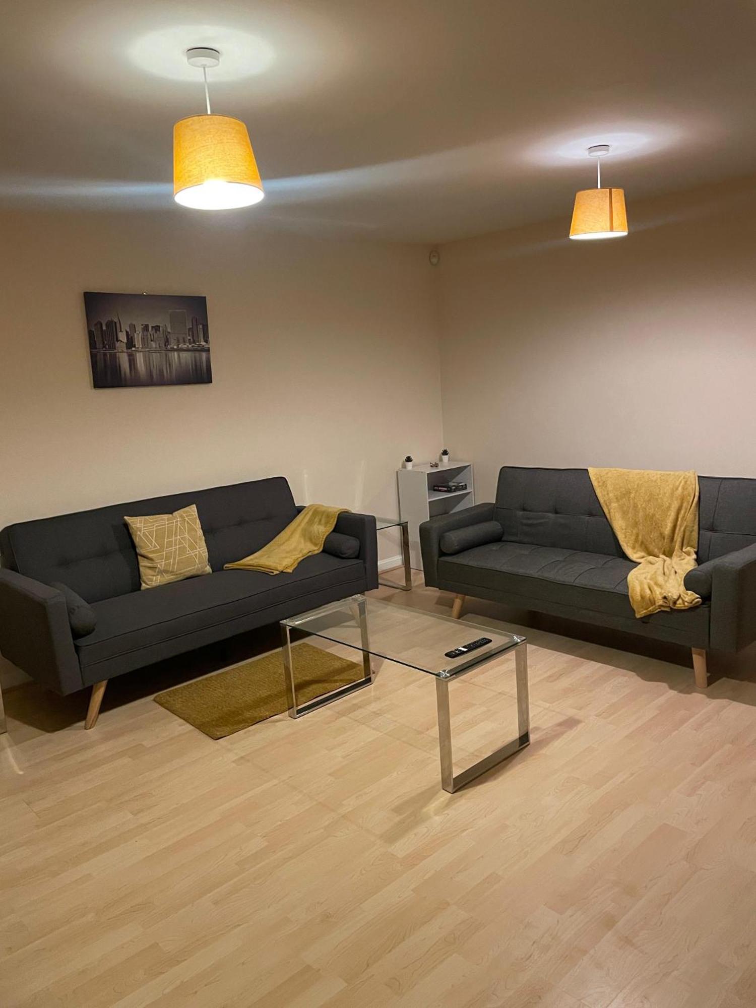 Vakantiehuis Amila House Manchester, Modern, Spacious, Sleeps 9 With Parking