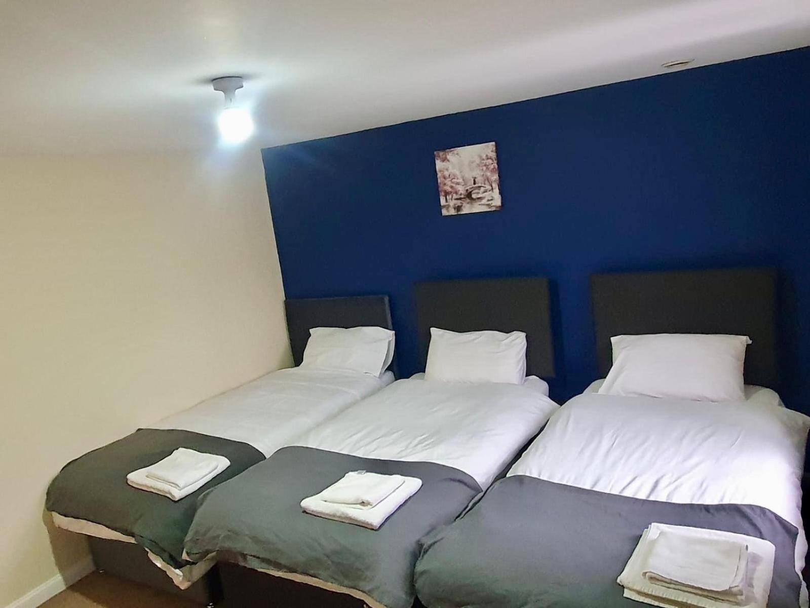 Amila House Manchester, Modern, Spacious, Sleeps 9 With Parking Vakantiehuis